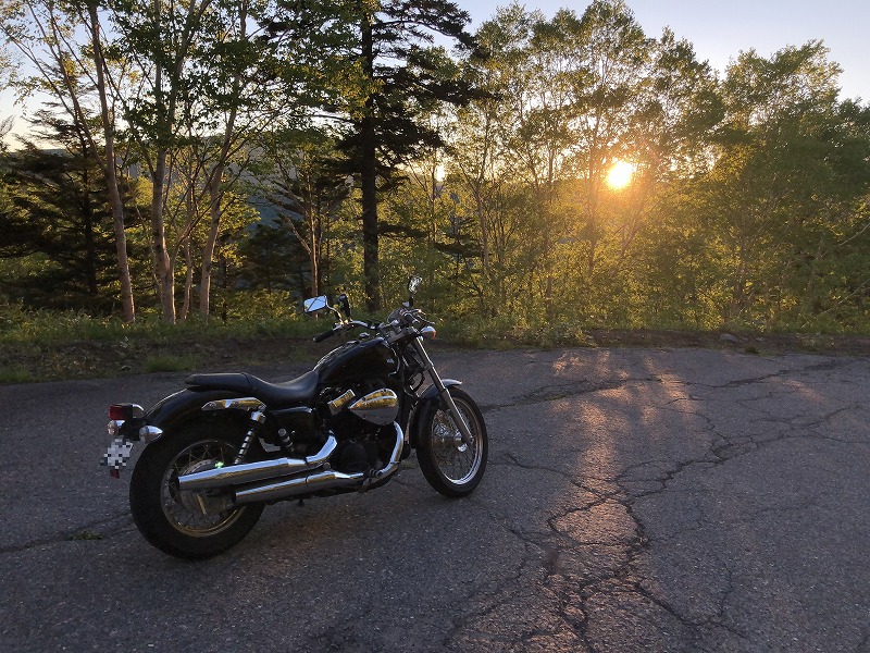 バイクと夕日